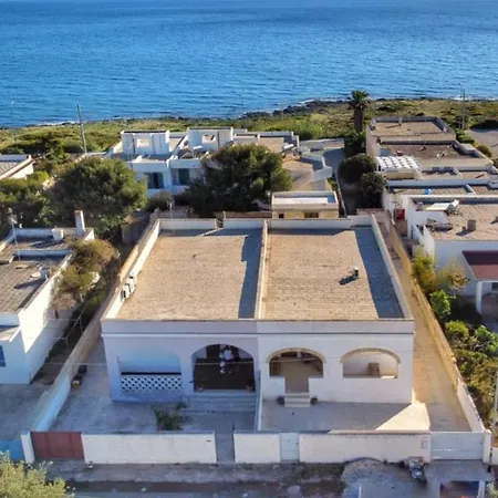 Con Giardino A 50mt Dal Mare Villa