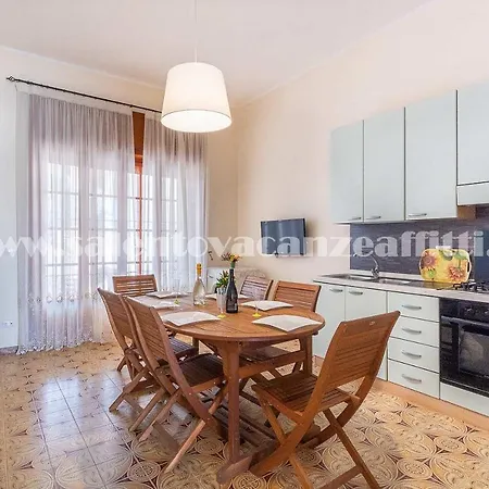 Con Giardino A 50mt Dal Mare Villa